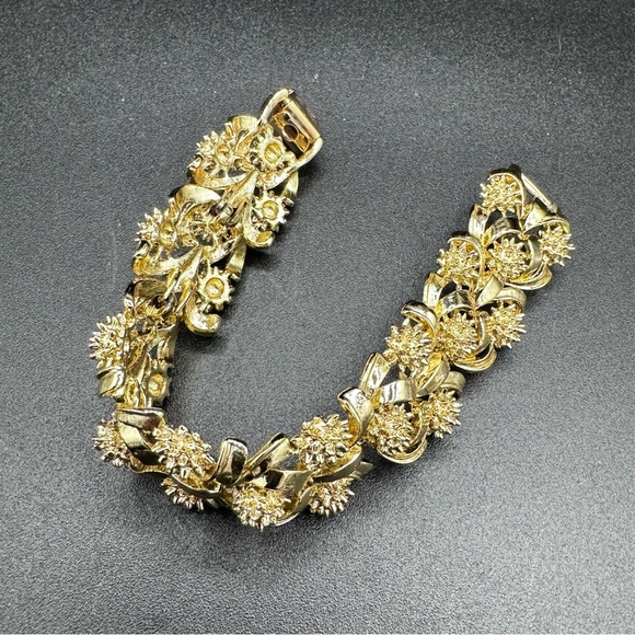 Vintage Signed Coro Pegasus Mid Century Gold Tone Ornate Textured Bracelet 7in - Picture 3 of 14